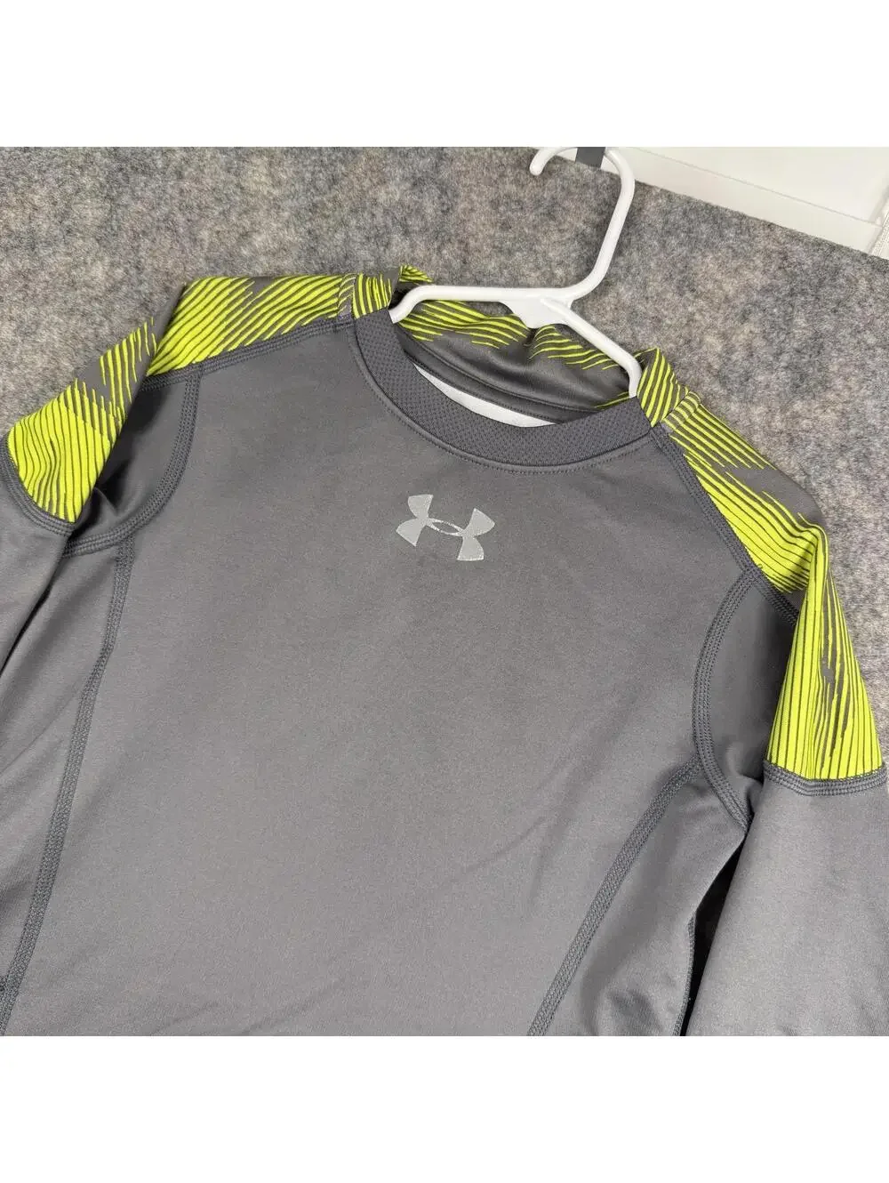 Under Armour ColdGear Boy’s Fitted Long Sleeve Shirt Gray Yellow Size XS 854